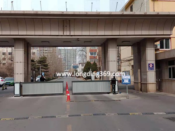 昌平區某單位安裝廣告道閘車牌識別系統