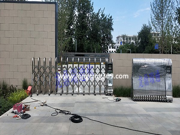 北京市東城區不銹鋼電動伸縮門：龍潭湖公園